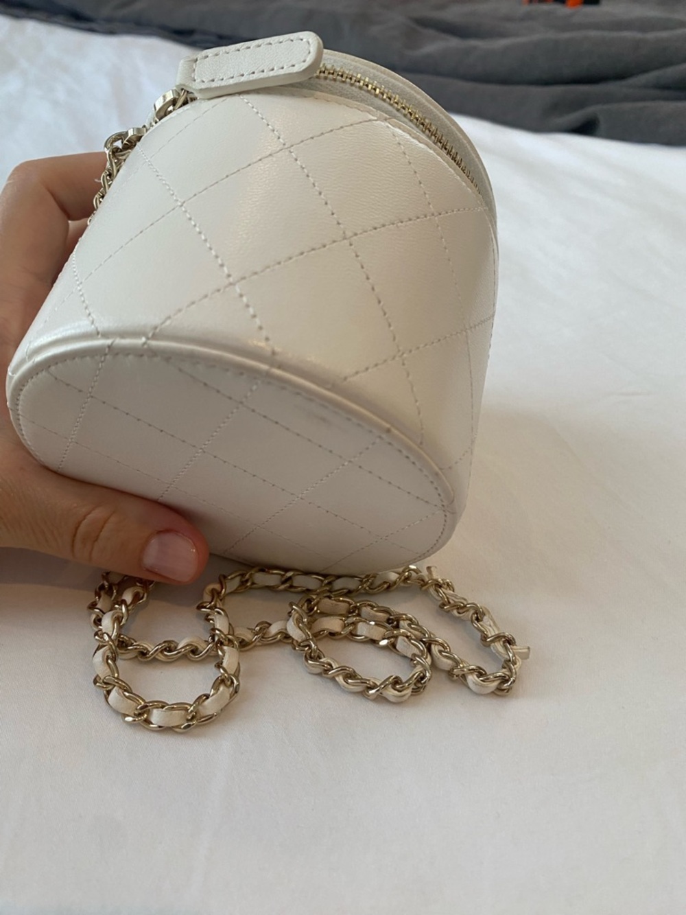 CHANEL CC Round Vanity Case Chain Quilted Lambskin Mini shoulder/crossbody 2021 - Picture 10 of 17